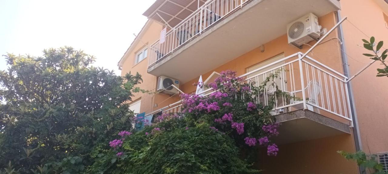 Apartments Bilo Near Primosten Ngoại thất bức ảnh